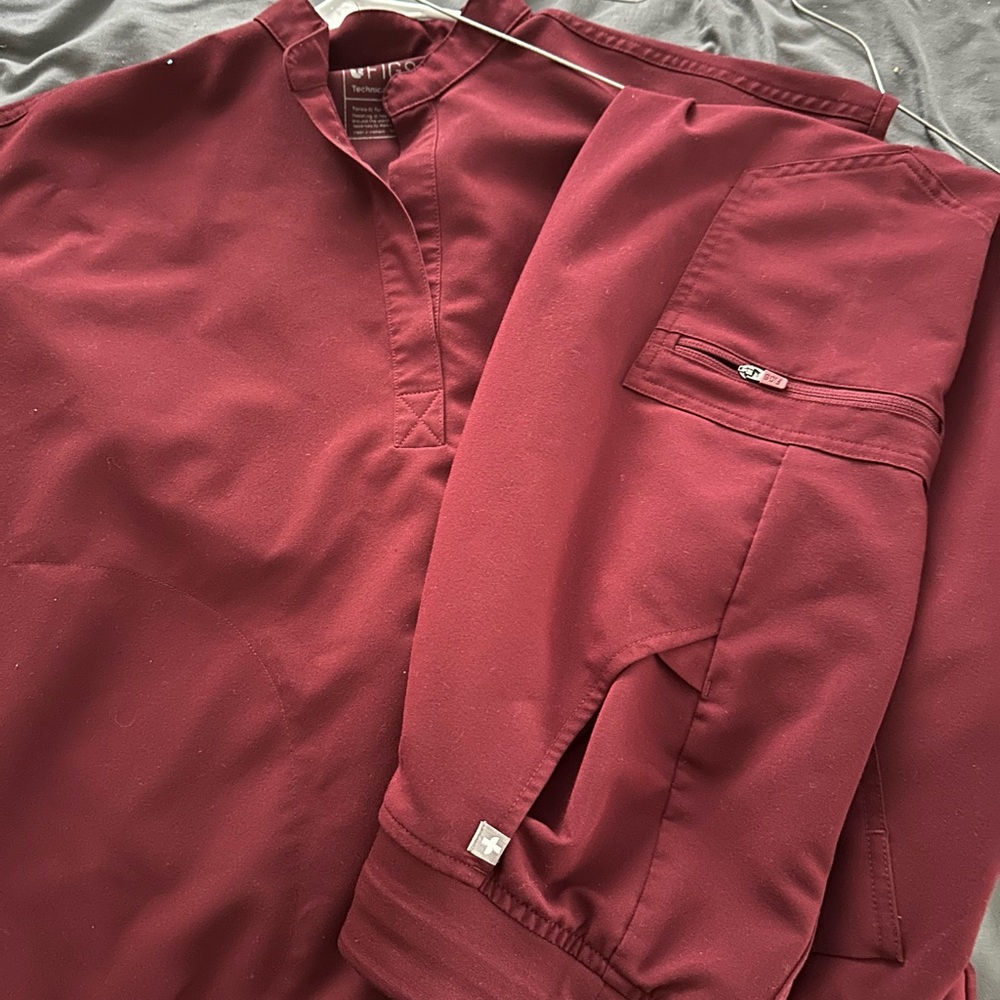 Figs Women's Scrub Set in Burgundy